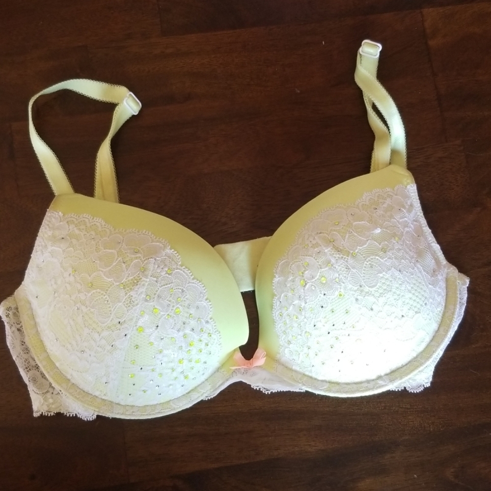 Victoria's Secret 34D Push Up Bra